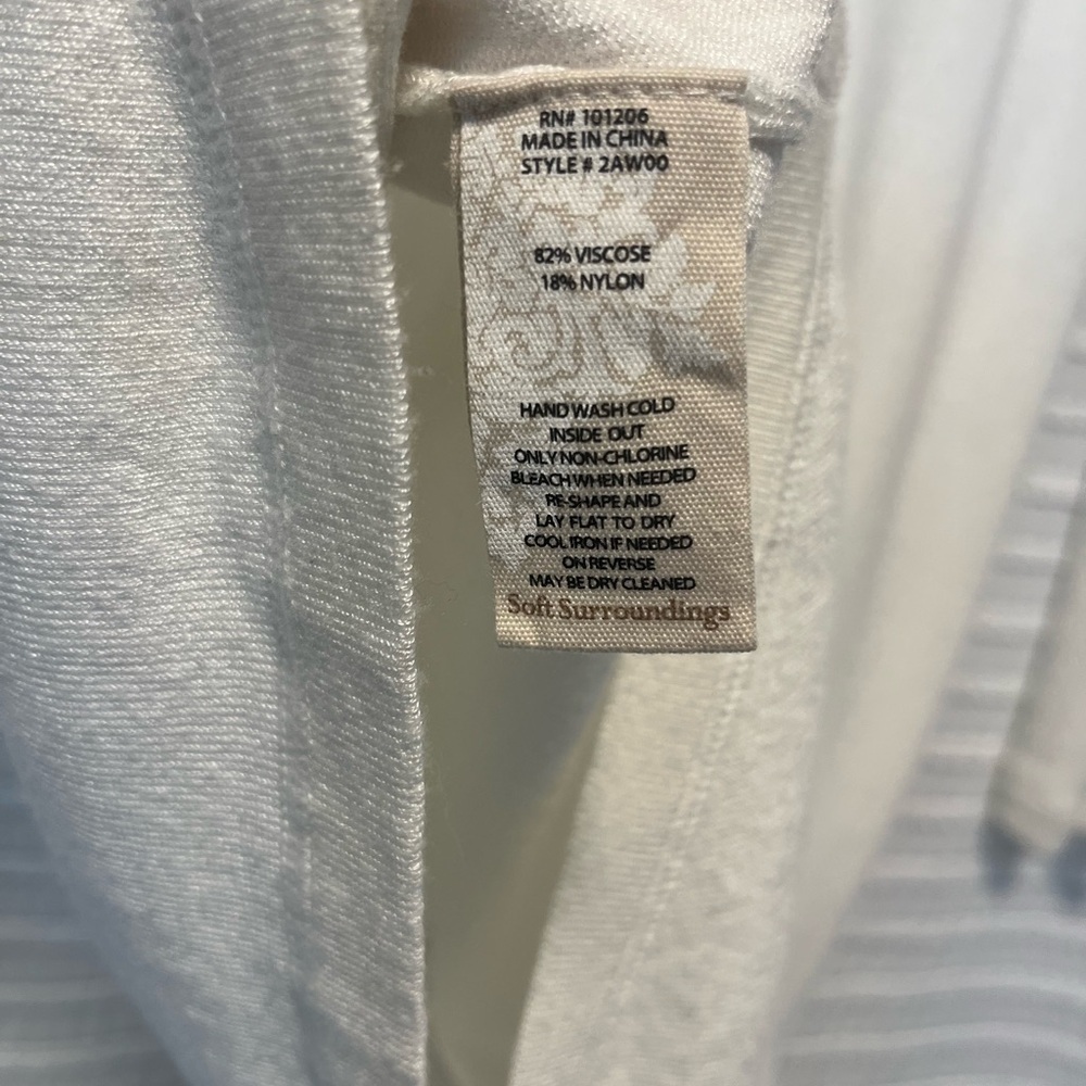 Soft Surroundings White Long Sleeve tunic - Picture 4 of 5